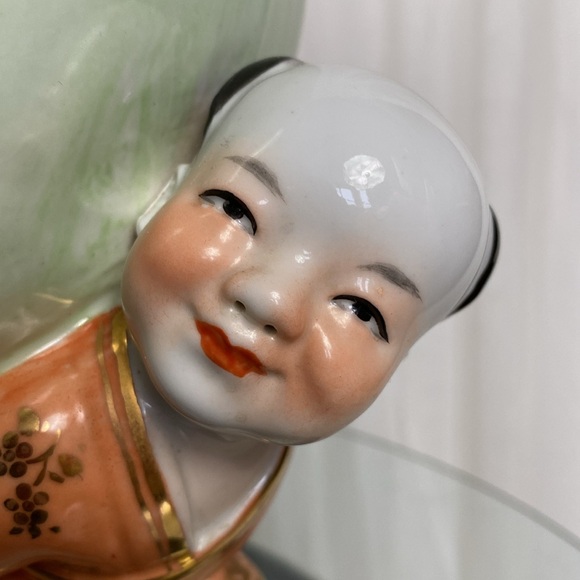 Vintage porcelain Chinese peach supported by 3 boys/men 11” tall - Picture 11 of 17